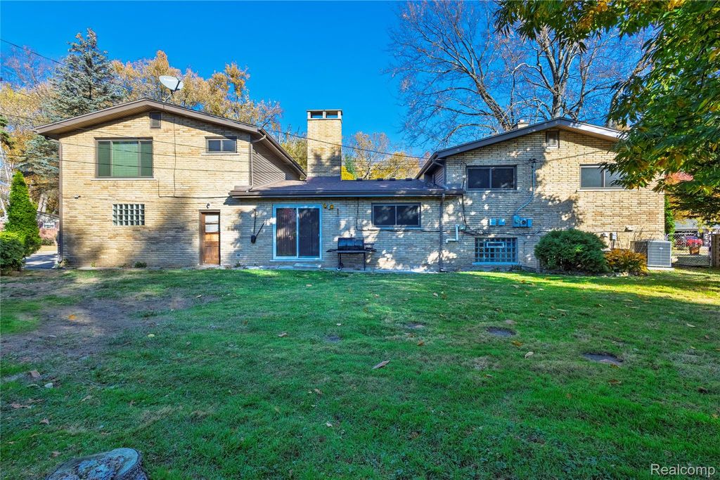 35163 Dumbarton Street, Harrison Charter Township, MI 48045