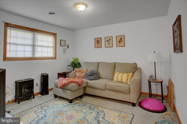 10482 MAPLETON RD, Shippensburg, PA 17257