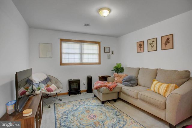 10482 MAPLETON RD, Shippensburg, PA 17257