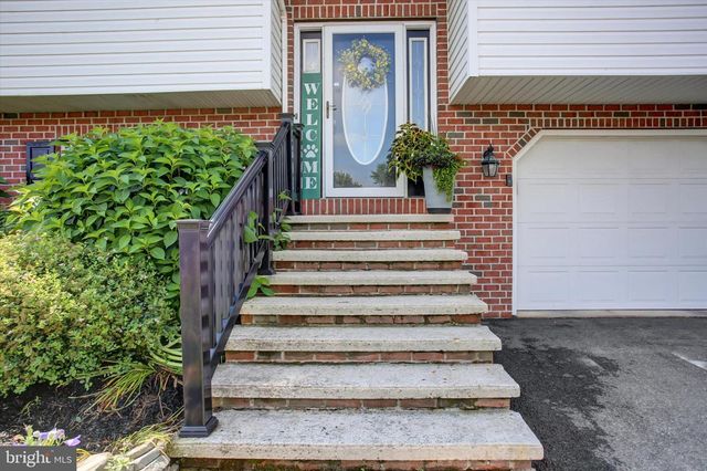 10482 MAPLETON RD, Shippensburg, PA 17257