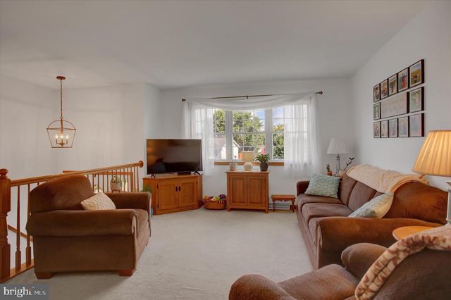 10482 MAPLETON RD, Shippensburg, PA 17257