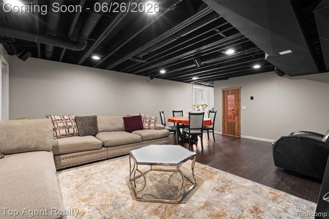 13826 Grandeur Avenue, Utica, MI 48315