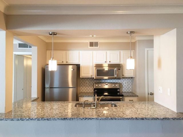 5911 E University Boulevard 206, Dallas, TX 75206