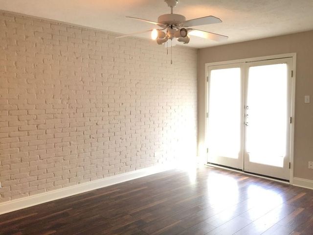 5911 E University Boulevard 206, Dallas, TX 75206