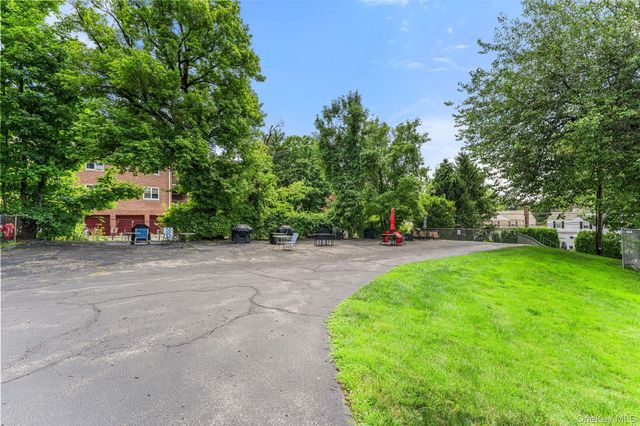 11 Westview Avenue 26-2, White Plains, NY 10603