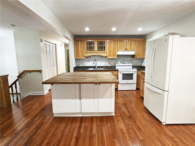 322 Chelsea Dr, Hempfield Twp, PA 15601