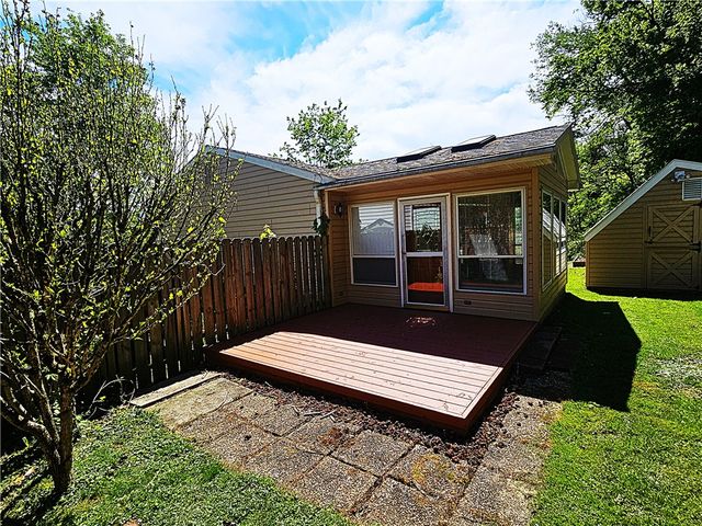 322 Chelsea Dr, Hempfield Twp, PA 15601