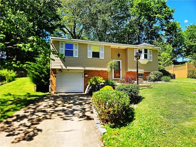 322 Chelsea Dr, Hempfield Twp, PA 15601