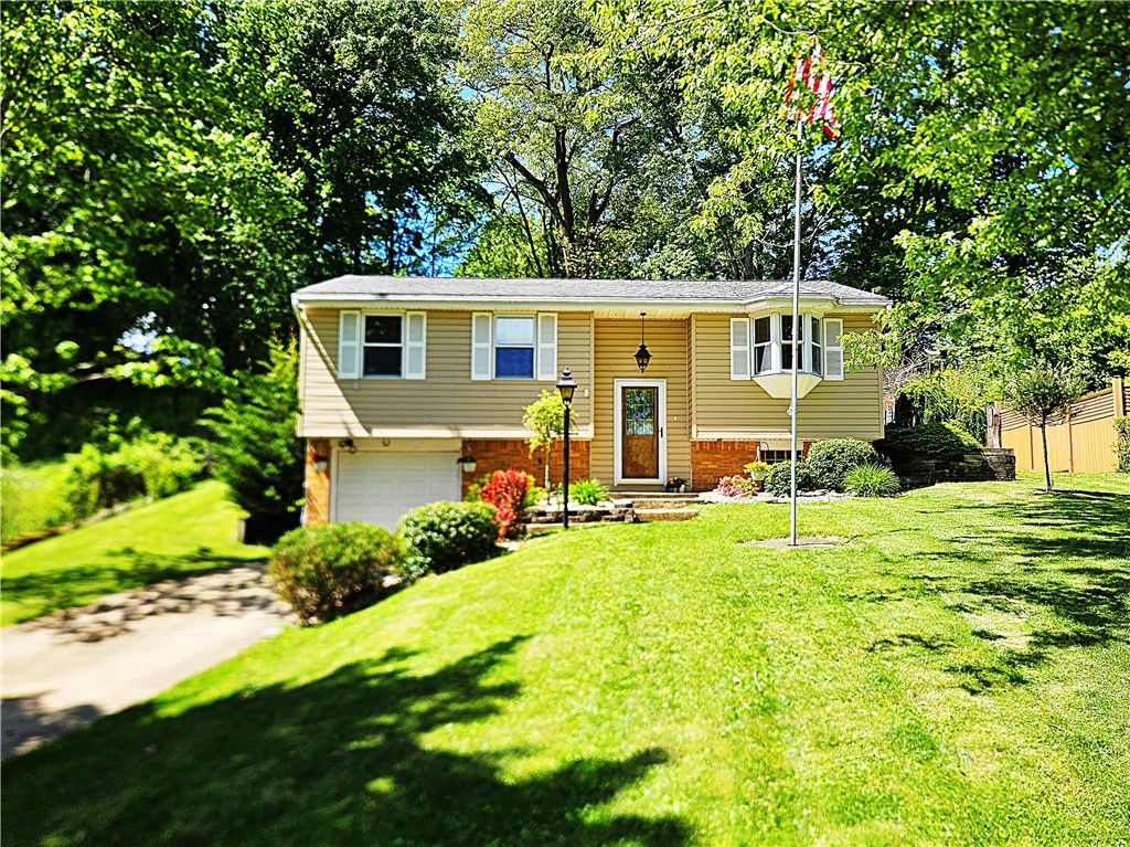322 Chelsea Dr, Hempfield Twp, PA 15601
