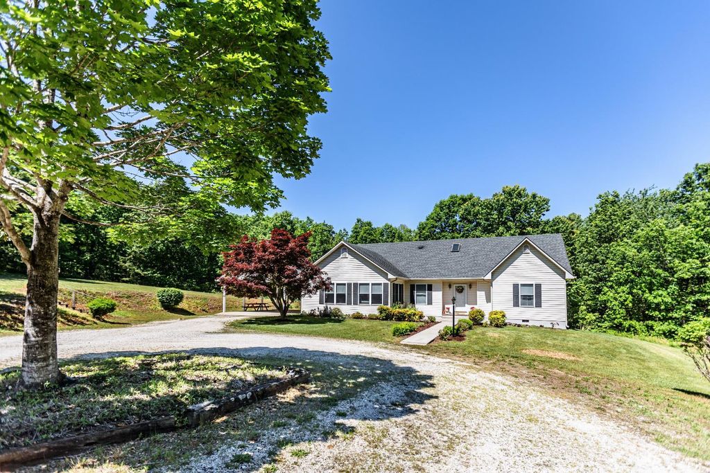 Image 1 of property listing at 119 S Fork Road, Appomattox, VA 24522