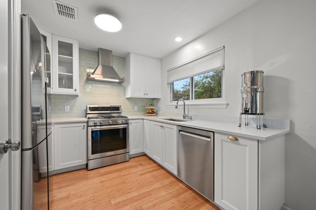 8108 Treehouse LN, Austin, TX 78749
