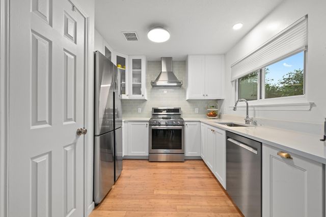8108 Treehouse LN, Austin, TX 78749