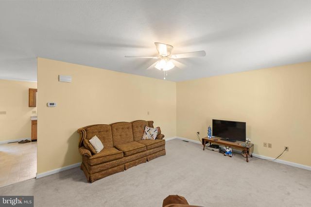 204 COCHISE TRL, Winchester, VA 22602