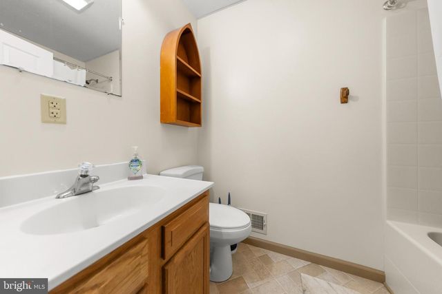 204 COCHISE TRL, Winchester, VA 22602