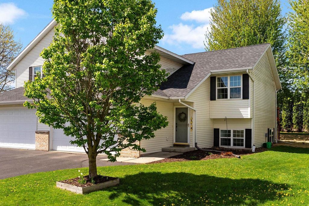 556 Ronald Lee Circle, Rio, WI 53960
