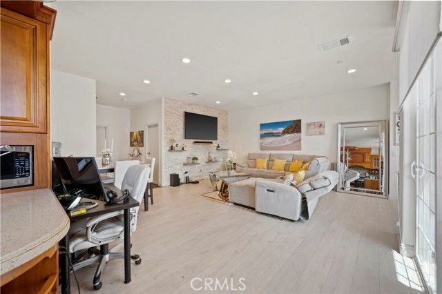 1755 Heywood 201, Simi Valley, CA 93065