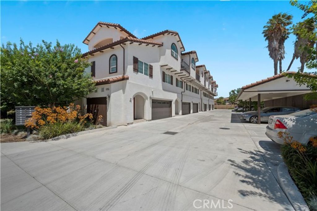 1755 Heywood 201, Simi Valley, CA 93065
