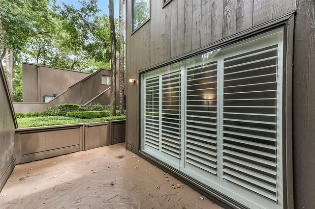 169 Litchfield Lane, Houston, TX 77024