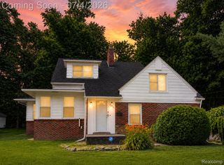 20552 Huntington Avenue, Harper Woods, MI 48225