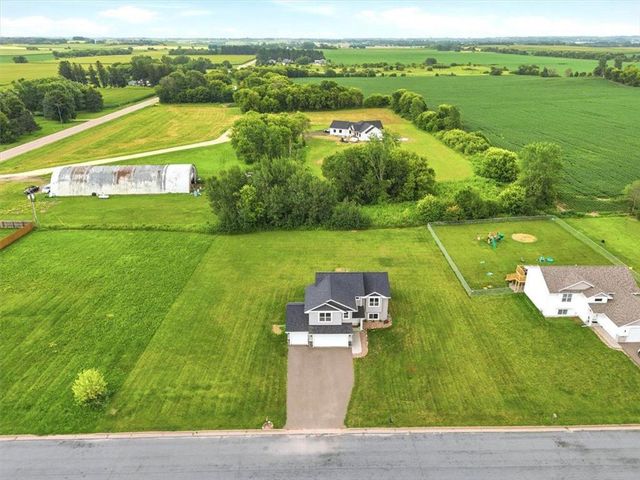 1121 Eulaine Circle, Hammond, WI 54015