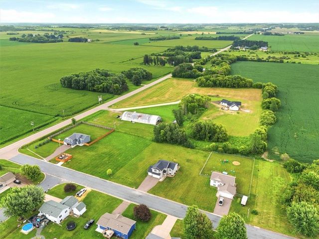 1121 Eulaine Circle, Hammond, WI 54015