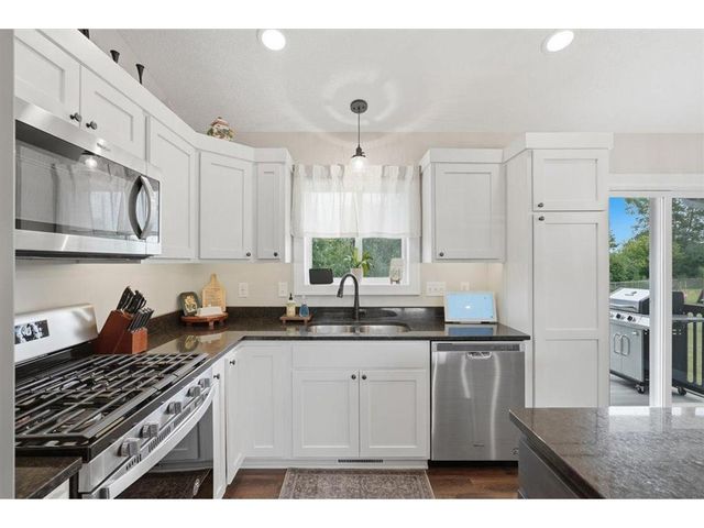 1121 Eulaine Circle, Hammond, WI 54015