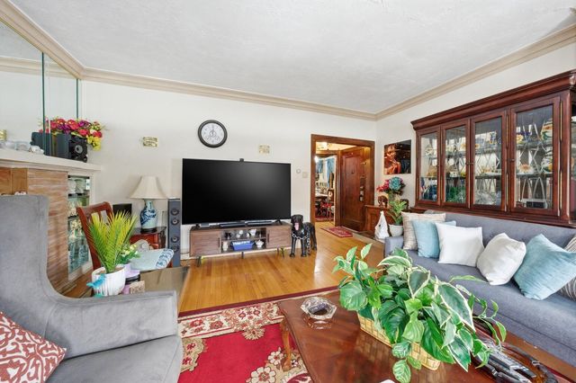 8019 S Rhodes Avenue, Chicago, IL 60619