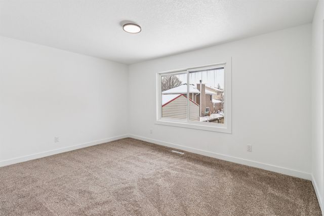 404 22nd Avenue SW, Altoona, IA 50009