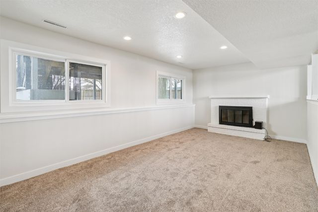 404 22nd Avenue SW, Altoona, IA 50009