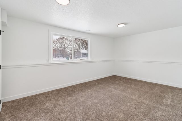 404 22nd Avenue SW, Altoona, IA 50009