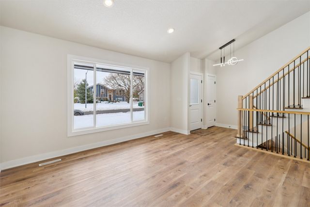 404 22nd Avenue SW, Altoona, IA 50009