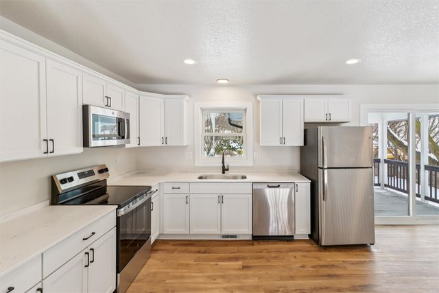 404 22nd Avenue SW, Altoona, IA 50009