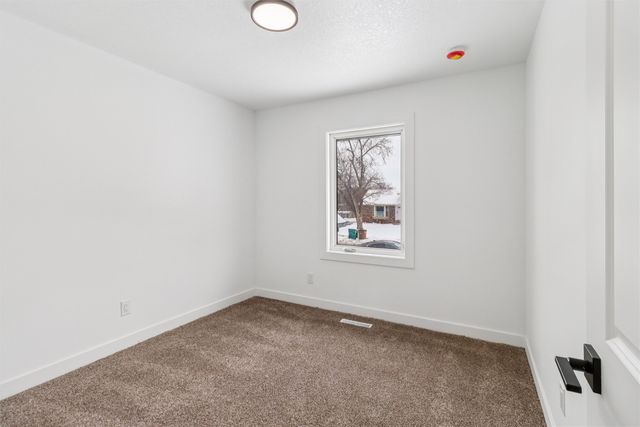 404 22nd Avenue SW, Altoona, IA 50009