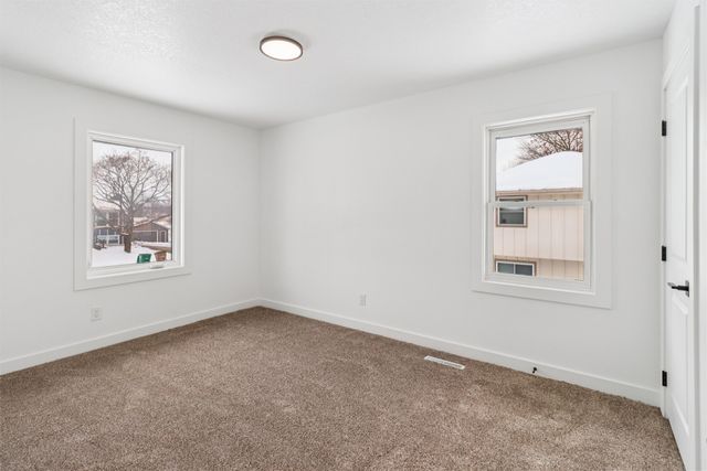 404 22nd Avenue SW, Altoona, IA 50009