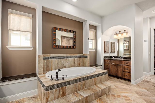 1009 Club House Rd, Kerrville, TX 78028