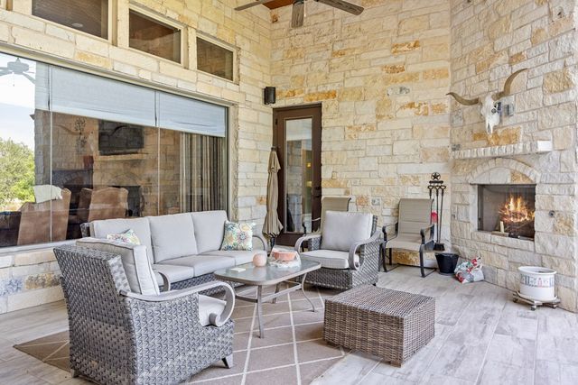 1009 Club House Rd, Kerrville, TX 78028