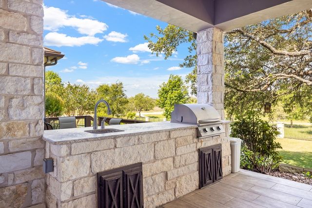 1009 Club House Rd, Kerrville, TX 78028