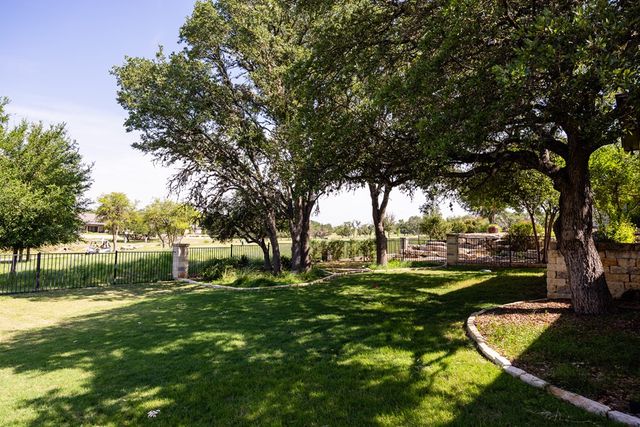 1009 Club House Rd, Kerrville, TX 78028