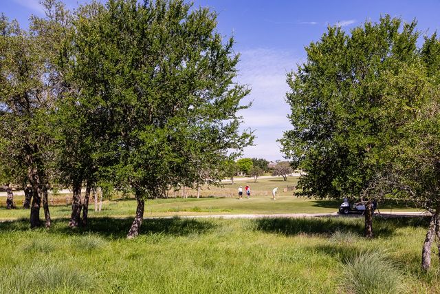 1009 Club House Rd, Kerrville, TX 78028