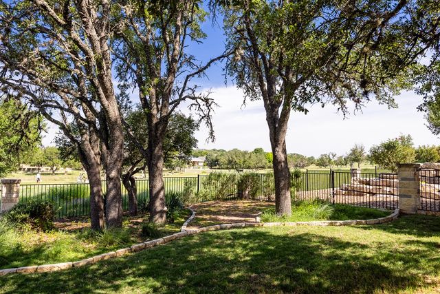 1009 Club House Rd, Kerrville, TX 78028