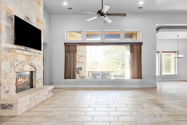 1009 Club House Rd, Kerrville, TX 78028