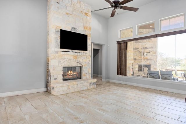 1009 Club House Rd, Kerrville, TX 78028