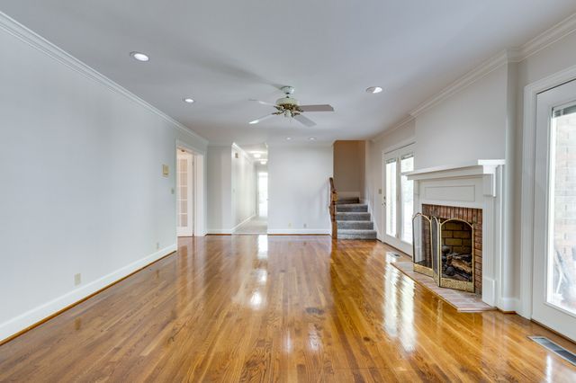 325 Clearview Dr, Springfield, TN 37172