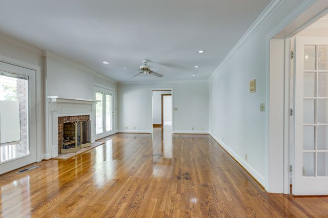 325 Clearview Dr, Springfield, TN 37172