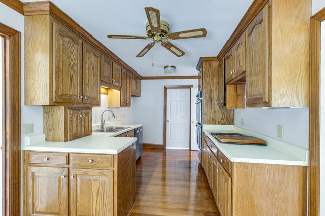 325 Clearview Dr, Springfield, TN 37172