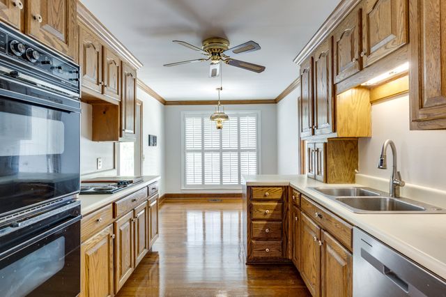 325 Clearview Dr, Springfield, TN 37172
