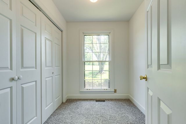 325 Clearview Dr, Springfield, TN 37172