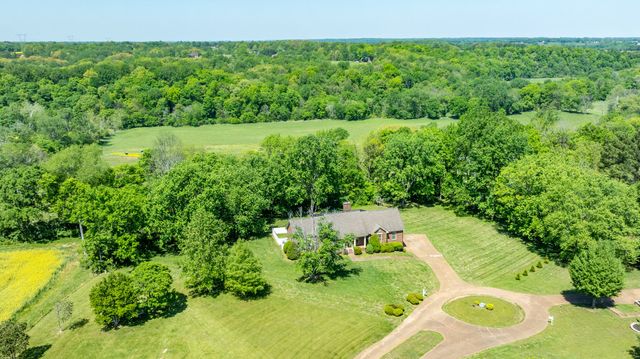325 Clearview Dr, Springfield, TN 37172