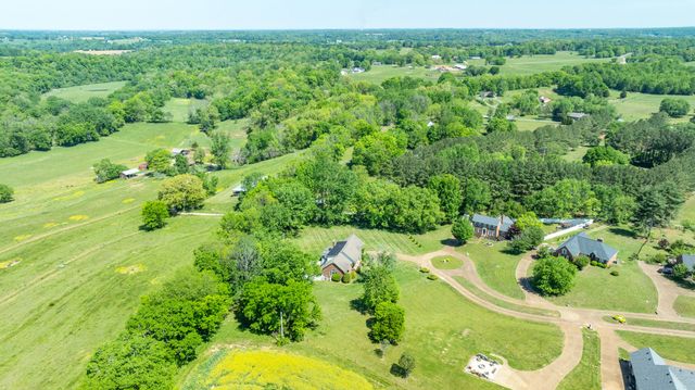 325 Clearview Dr, Springfield, TN 37172