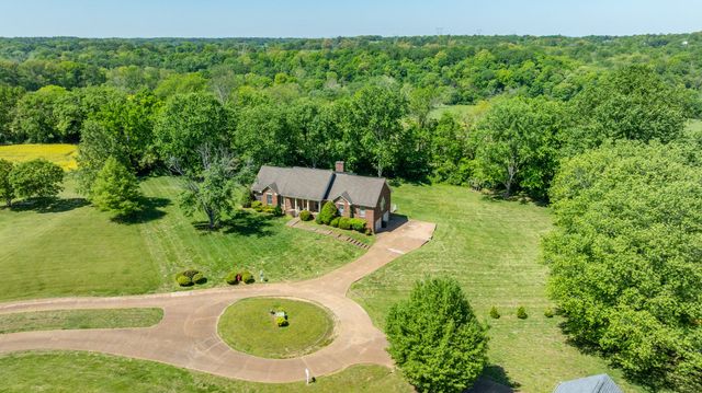 325 Clearview Dr, Springfield, TN 37172
